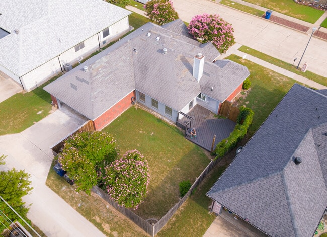 Building Photo - 8640 Malibu St