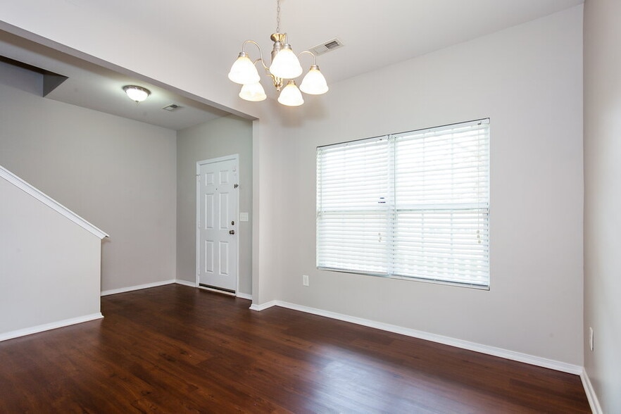 Building Photo - 9606 Hollyburgh Ter