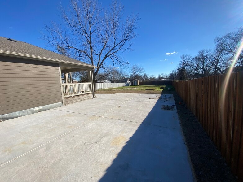 Building Photo - 106 Beech St