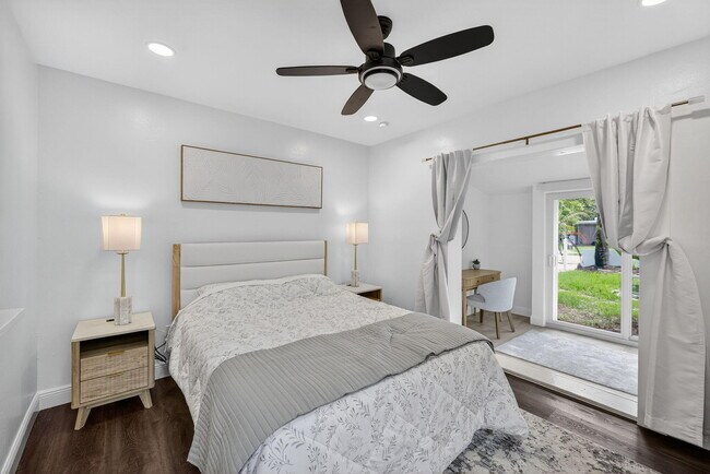 Building Photo - 1317 NE 1st Ave.