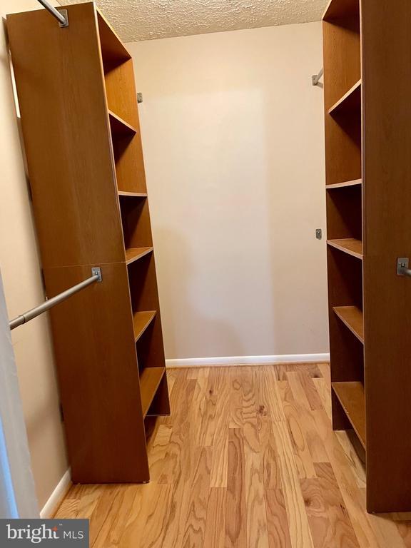 Building Photo - 7 Friendswood Ct