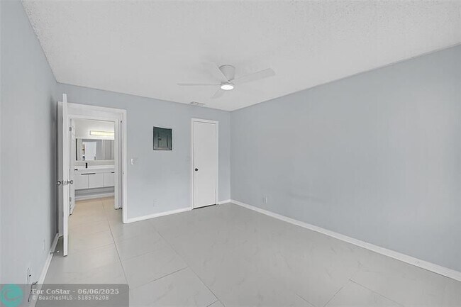 Building Photo - 3350 Pinewalk Dr N