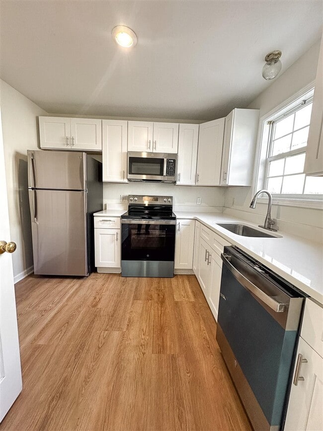 Building Photo - 1225 N Lee Dr