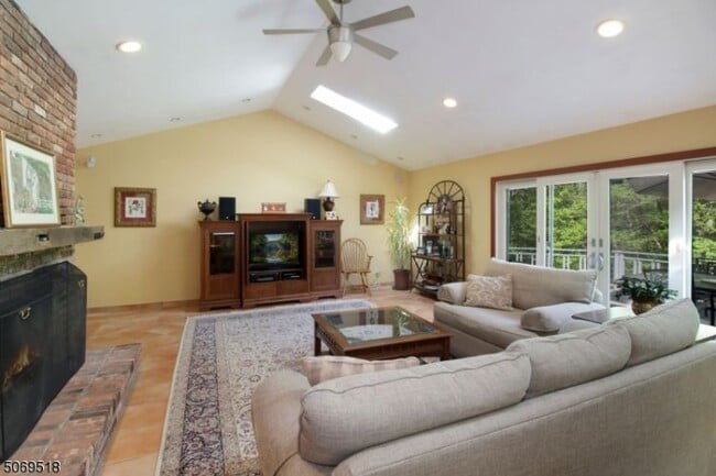 Building Photo - 3 India Brook Dr