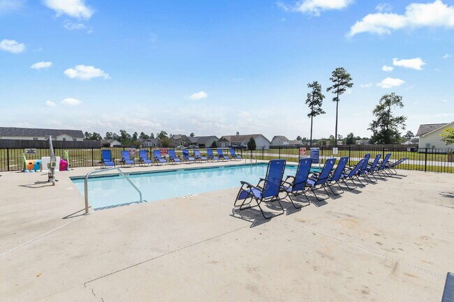 Building Photo - Charming 3- Bedroom home in Bradford Estates!