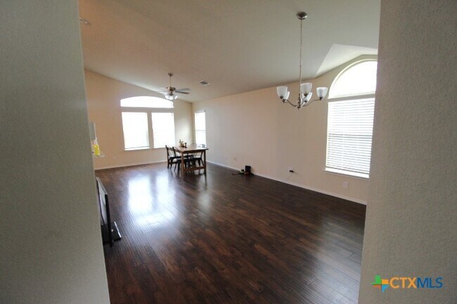 Building Photo - 1406 Lubbock Dr