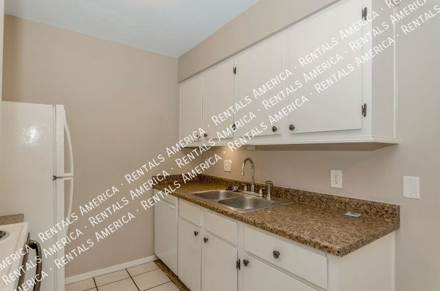 Building Photo - 6351 N Barcelona Ct