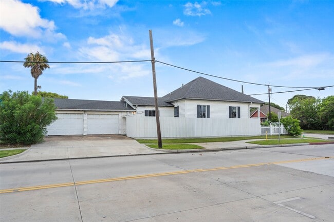 Building Photo - 2423 37th St