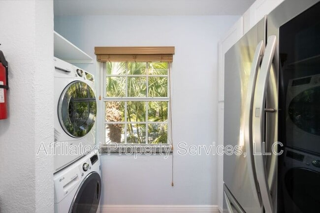 Building Photo - 5207 N Flagler Dr