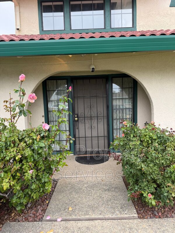 Building Photo - 2 Polvadera Ct