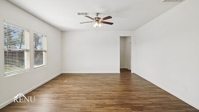 Building Photo - 758 Oakhurst Dr