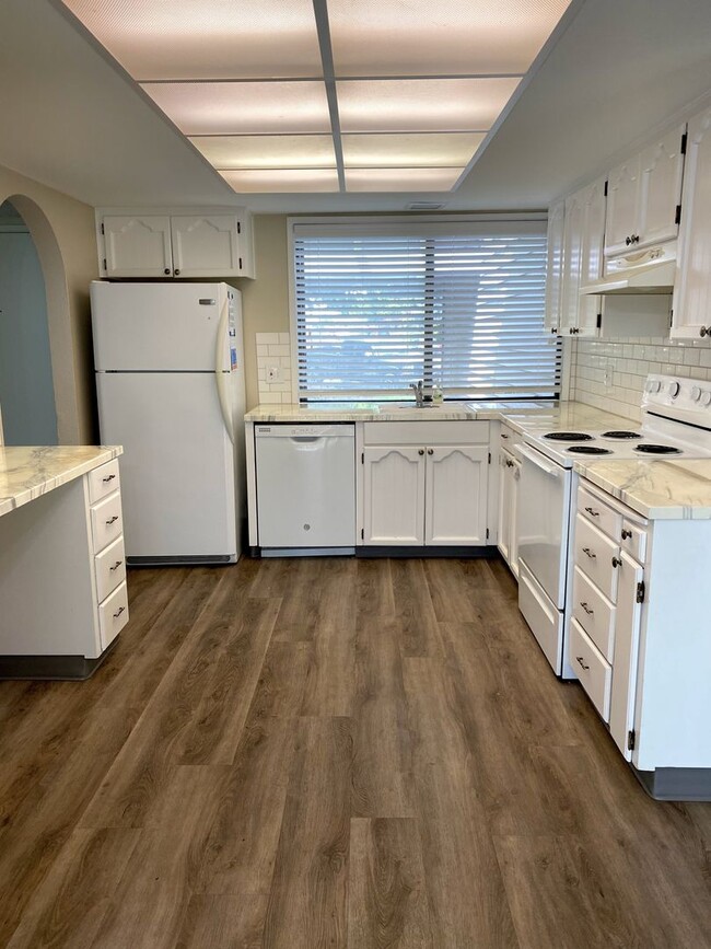 Building Photo - Spacious 4 Bedroom, 2 Bath Home with Large Yard -