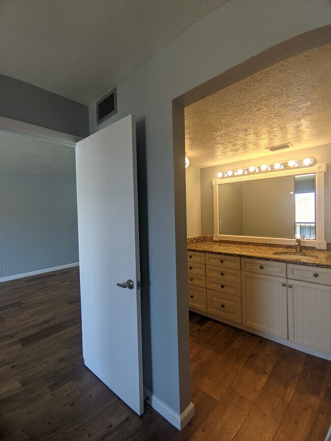 Building Photo - 2763 Woodgate Ln