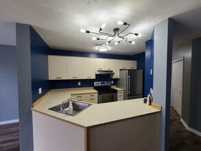 Building Photo - 2 Bed, 1 Bath, 1st Floor Unit