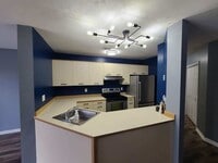Building Photo - 2 Bed, 1 Bath, 1st Floor Unit