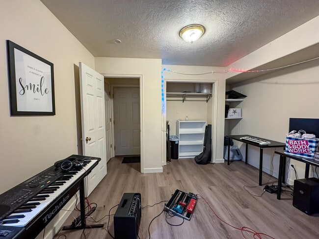 Building Photo - 582 N 500 E