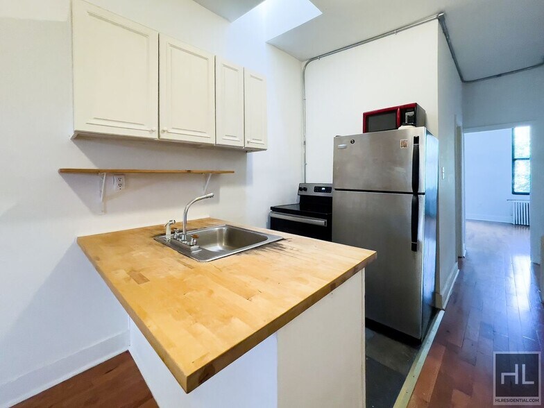 Building Photo - MENAHAN STREET / Spacious Bushwick 2-Bed 1...
