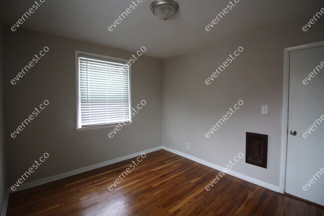 Building Photo - 3 bed / 1 bath
