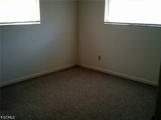 Building Photo - 1405 Juddale St E