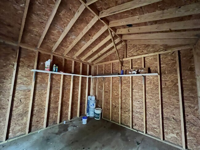 Building Photo - Four bedroom home in Norfolk - Beautiful Backyard