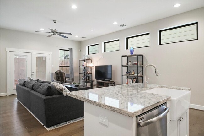 Building Photo - 5905 Petty St