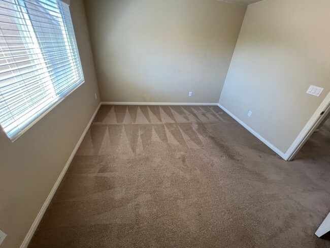 Building Photo - A Fantastic 4 Bedroom Home with the primary Downstairs, in Silverado Ranch