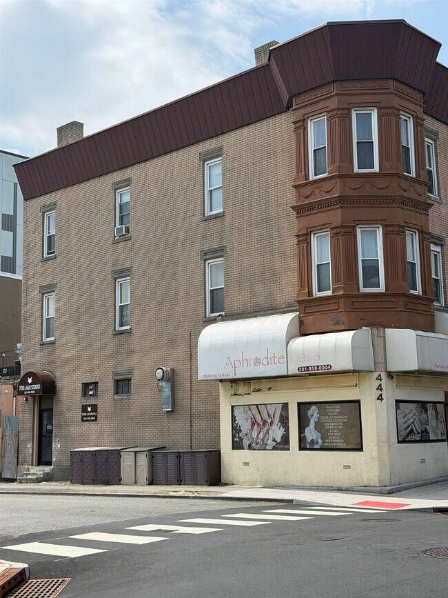 Building Photo - 444 Broadway