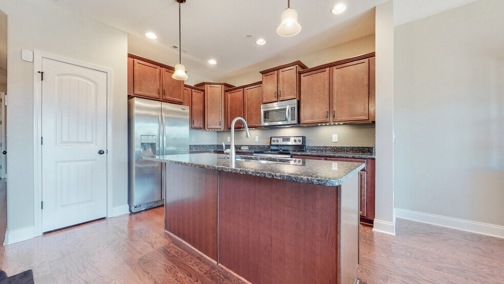 Building Photo - 2093 Newark Ln