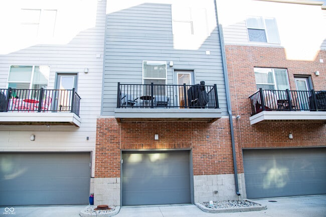 Building Photo - 743 Bates St