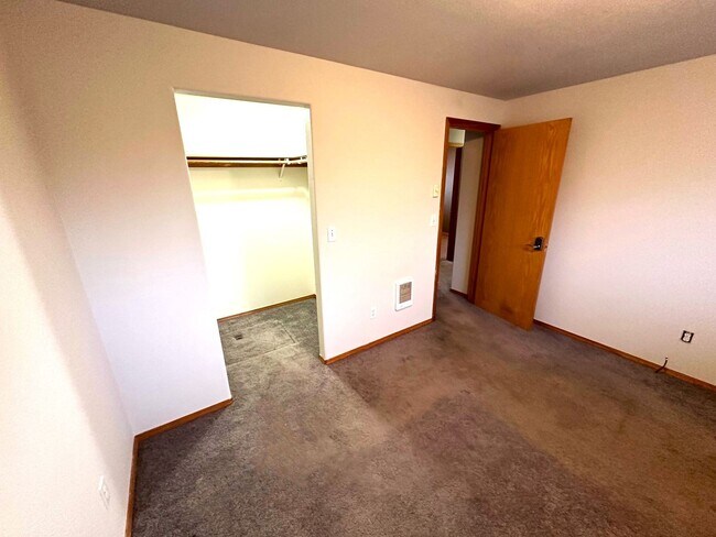 Building Photo - 3 bed 2 bath between Philomath Elementary and Middle School