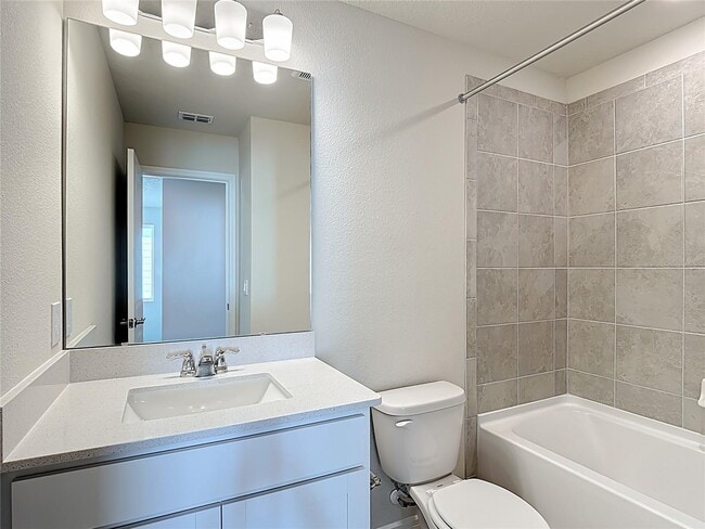 Building Photo - 2233 Southbury Dr