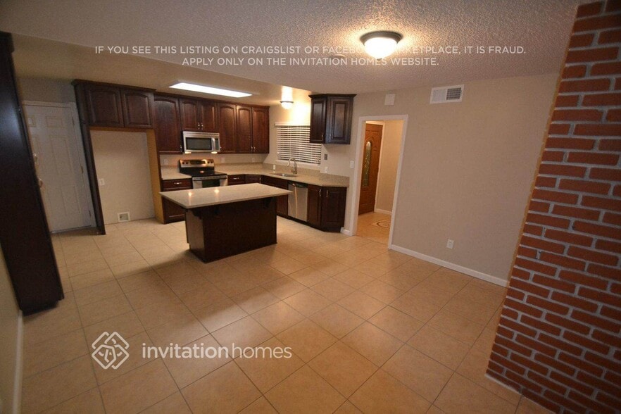 Building Photo - 9149 Thilow Dr