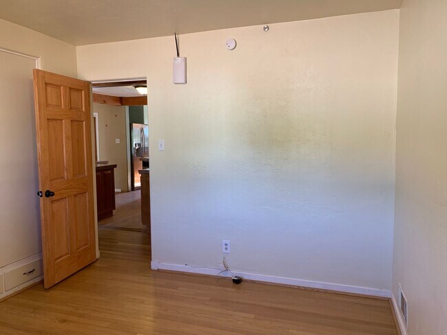 Building Photo - Splendid 4 Bedroom, 1.5 Bath Home Near Kirtland AFB! Available Now!