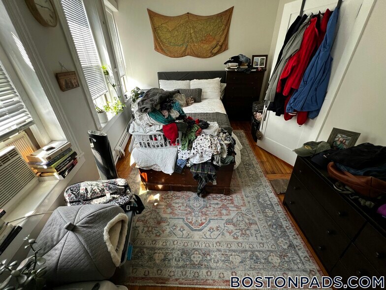 Building Photo - 114 Willow St