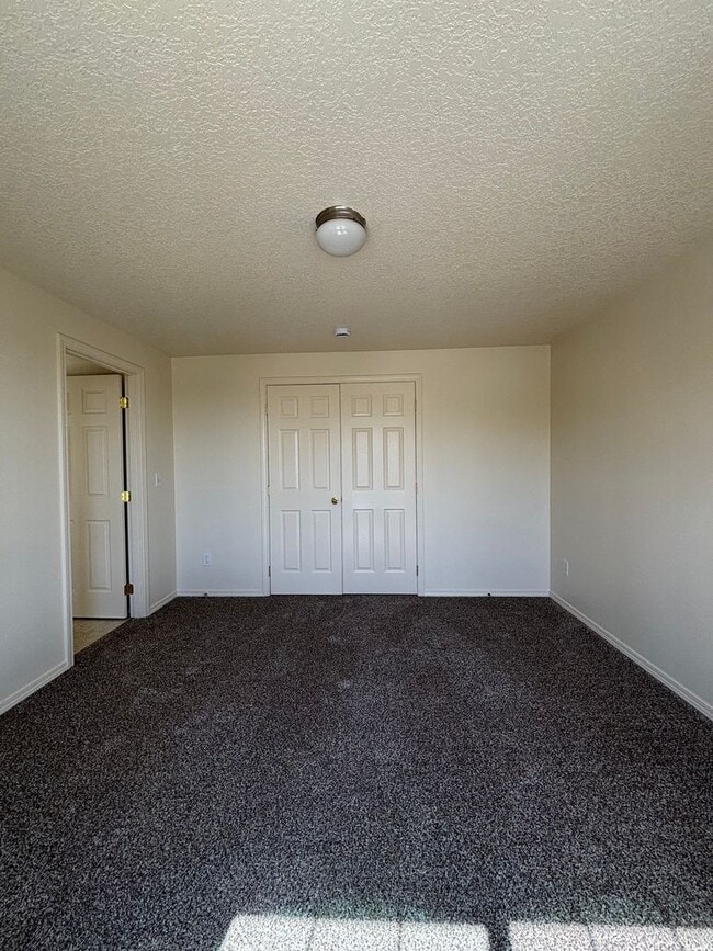 Building Photo - $500.00  OFF  1ST  FULL  MONTH'S  RENT   F...