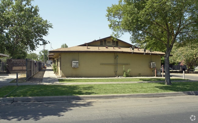 Building Photo - Yosemite Manor Apartments