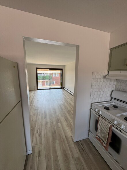 Building Photo - 14825 Kilpatrick Ave