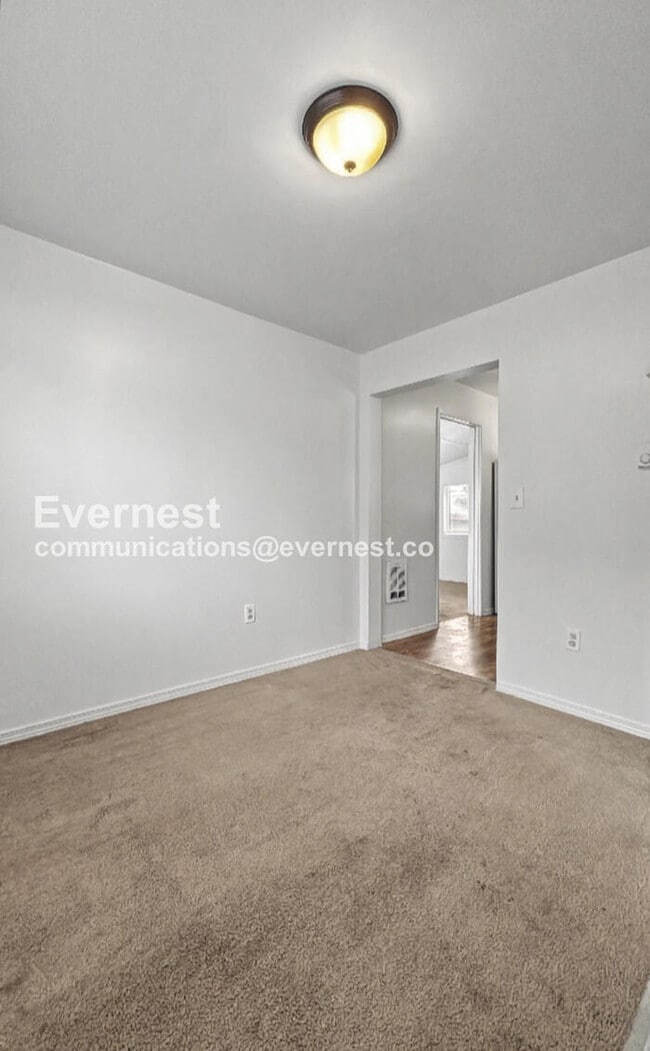 Building Photo - 43410 SE N Bend Way