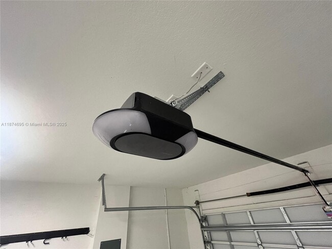 Building Photo - 2600 SE 25th St