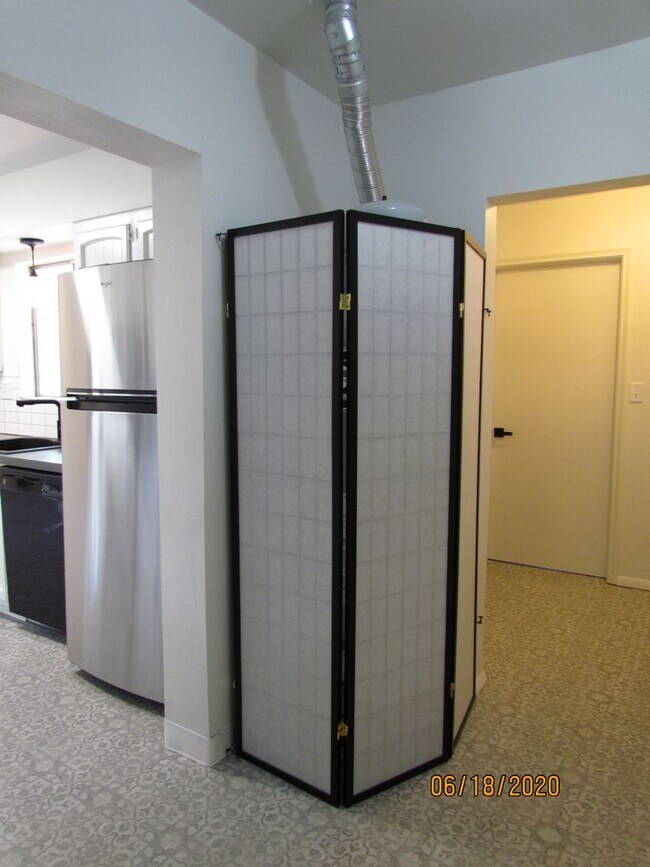 Building Photo - Roommate Needed for 3 Bed Home Close to Bo...