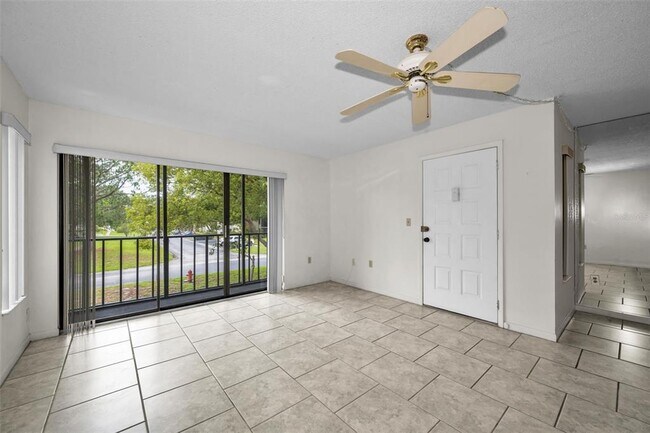 Building Photo - 2687 Pine Ridge Way S