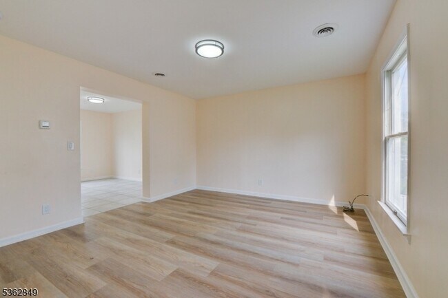 Building Photo - 145 S Arlington Ave