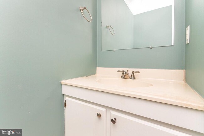 Building Photo - 3210 Gemstone Ct