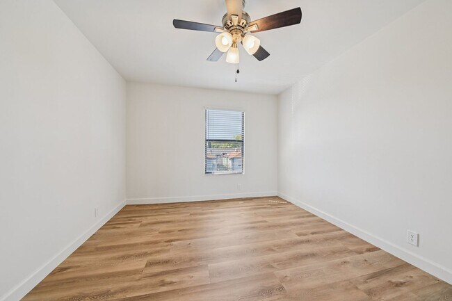 Building Photo - 3BD/2BA Apartment with Laundry In-Unit, Appliances, Tandem Parking & More | 1MO. Free OAC