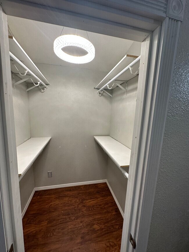 Master walk in - 48775 Forest Springs Rd