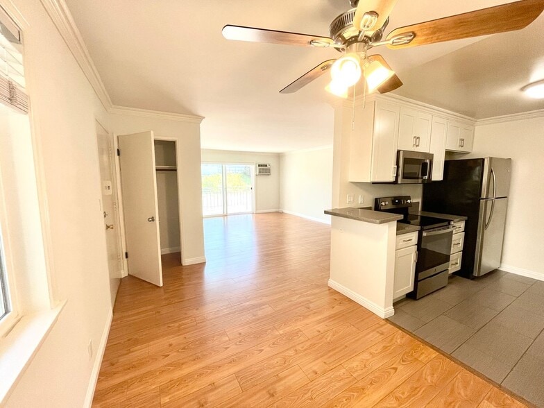 Interior Photo - 9622 Lucerne Ave