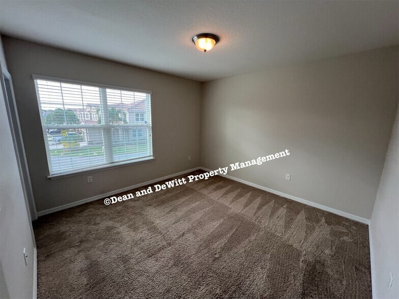 Building Photo - 3 Bed/2.5 Bath