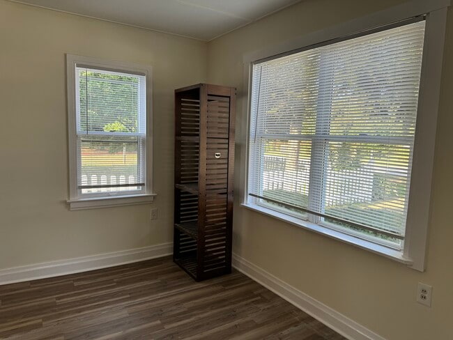 Building Photo - 220 Morton Rd