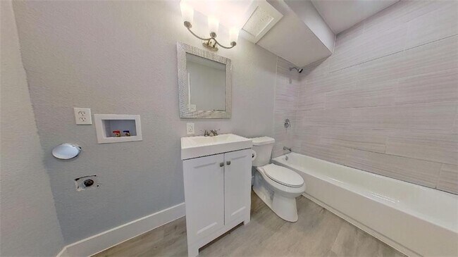 Building Photo - 1916 Valley Hill Cir