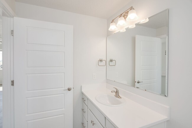 Building Photo - Now Leasing! Brand New, Location, Communit...